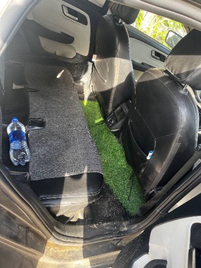 https://images10.gaadi.com/usedgaadi-sellcar/UsedCar/e5d84607a/5b2f897b-ef2a-4ab5-aa48-999aef24b944.jpeg?imwidth=6402