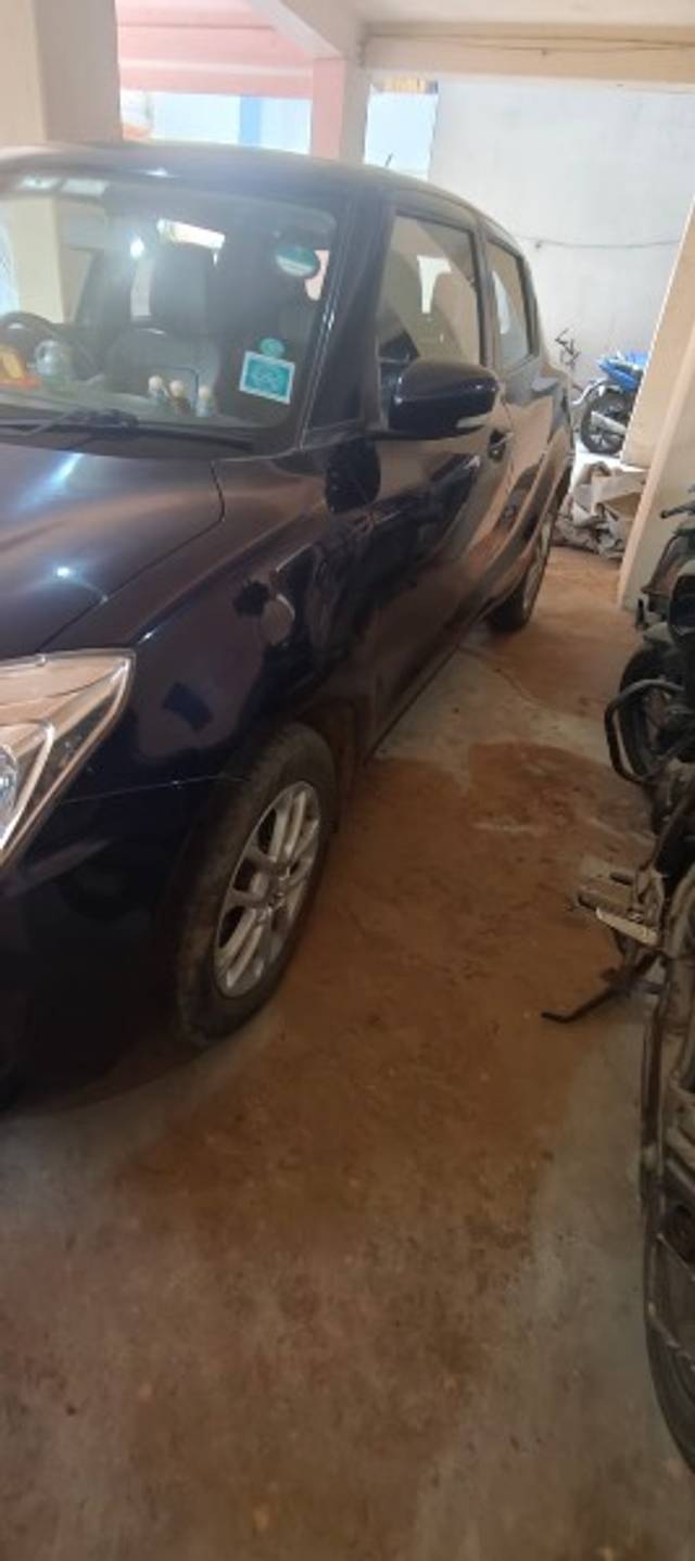 https://images10.gaadi.com/usedgaadi-sellcar/UsedCar/e5d85a4da/5b62d730-5832-4f00-a6bf-bc0d3e226550.jpeg?imwidth=6402
