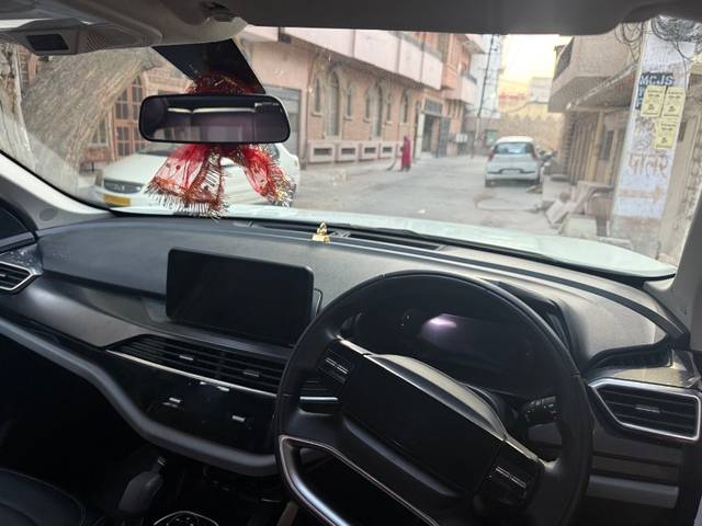 https://images10.gaadi.com/usedgaadi-sellcar/UsedCar/e5d86c56a/9d5e86bd-6675-4af5-a10c-d20cdb19205e.jpeg?imwidth=6401