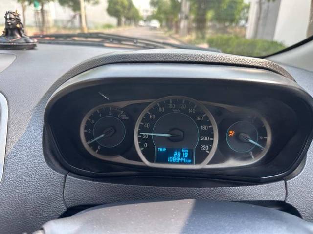 https://images10.gaadi.com/usedgaadi-sellcar/UsedCar/e5d88b09a/718edaa3-2dc6-48cf-b601-356ca52d36d5.jpg?imwidth=6401