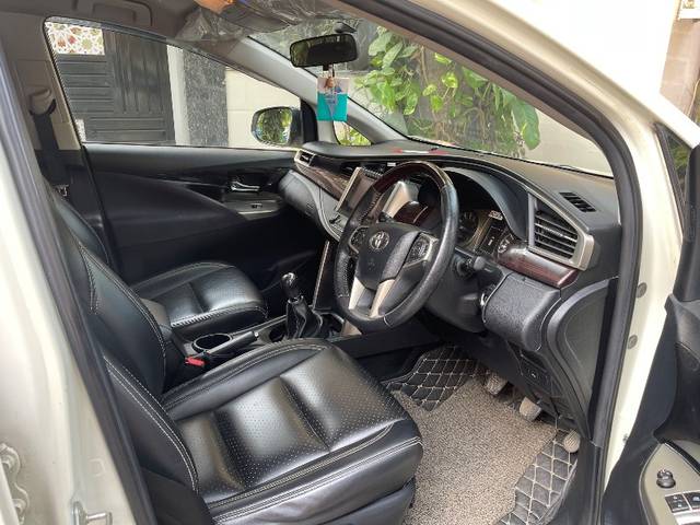 https://images10.gaadi.com/usedgaadi-sellcar/UsedCar/e5d8bc11a/9450426a-c5aa-4b22-a7e3-aee0b9a1ab0d.jpeg?imwidth=6402