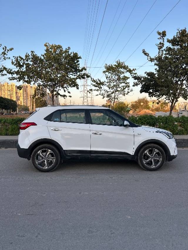 https://images10.gaadi.com/usedgaadi-sellcar/UsedCar/e5d8bee1a/c4a09423-6cc6-4b52-8ecc-fc861b6fba12.jpeg?imwidth=6402