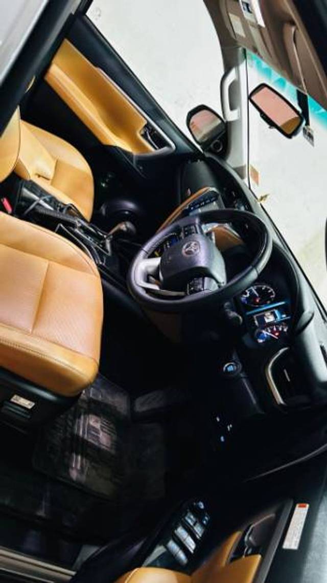 https://images10.gaadi.com/usedgaadi-sellcar/UsedCar/e5d8d895a/5ee051b3-0df3-4b1a-a423-964360e9f606.jpeg?imwidth=6401