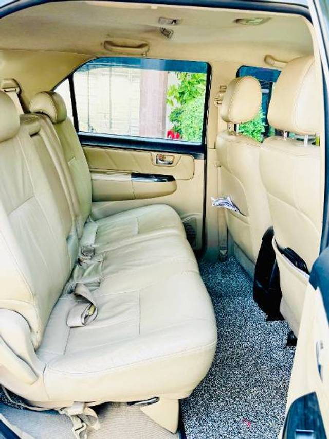 https://images10.gaadi.com/usedgaadi-sellcar/UsedCar/e5d8e57da/63232c49-3355-4f19-bc74-9ea869e1ae7a.jpg?imwidth=6402
