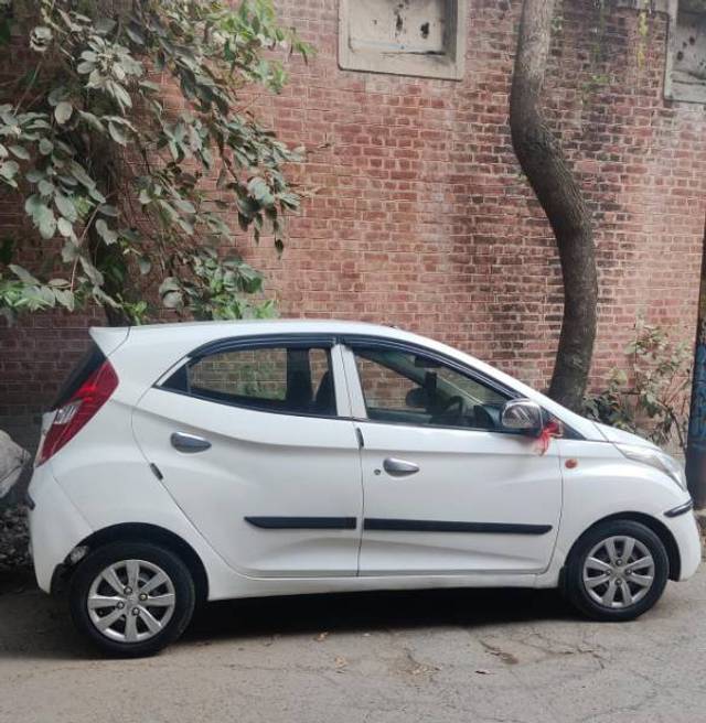 https://images10.gaadi.com/usedgaadi-sellcar/UsedCar/e5d8f105a/c81b8f2f-8cbb-4b8a-a729-1b49fde1115a.jpg?imwidth=6401