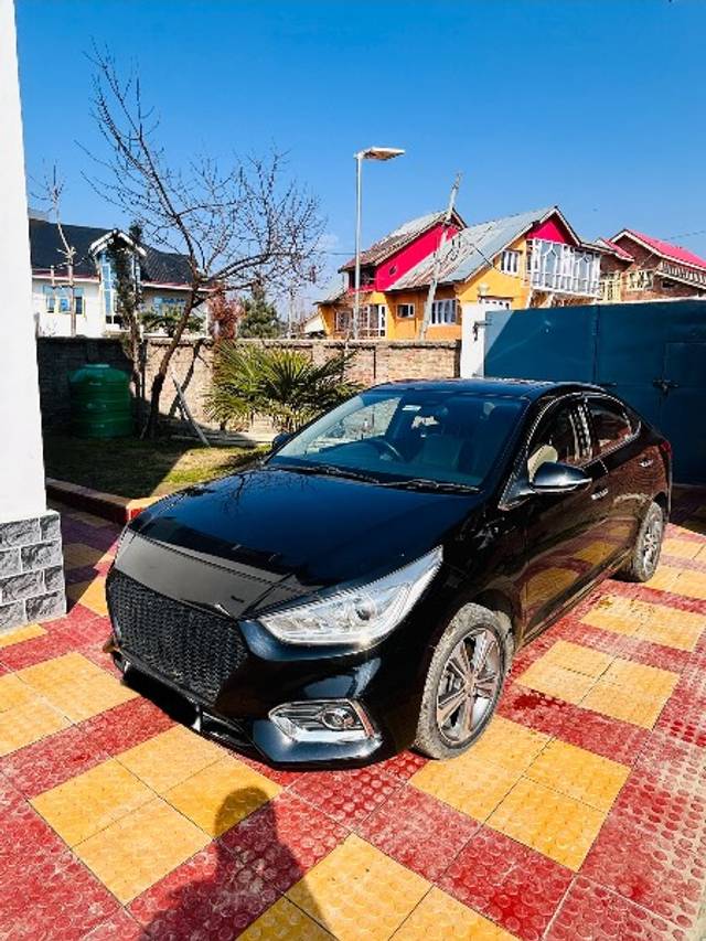 https://images10.gaadi.com/usedgaadi-sellcar/UsedCar/e5d8f5e5a/14199208-daa7-4dd5-b011-0ba3e63cadd2.jpeg?imwidth=6400