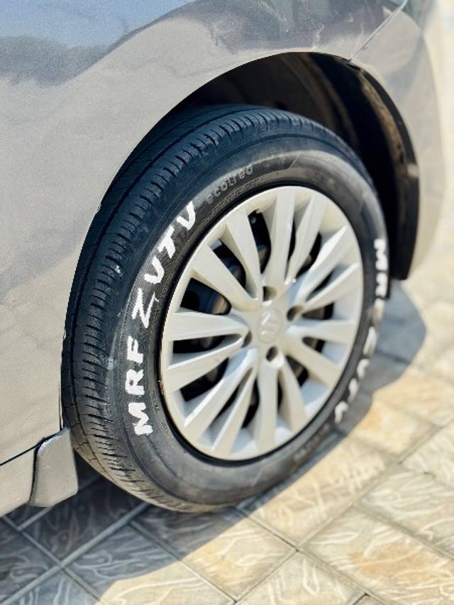 https://images10.gaadi.com/usedgaadi-sellcar/UsedCar/e5d95039a/f5b03a8a-c6b8-4cfd-a0af-96923fd123d2.jpeg?imwidth=6402