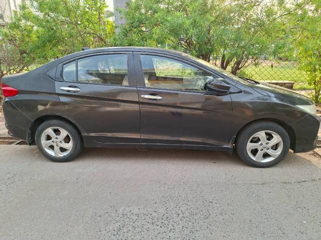 https://images10.gaadi.com/usedgaadi-sellcar/UsedCar/e5d9e3e1a/c9d6097e-479f-43f5-822b-1cb5255d2b03.jpg?imwidth=6401