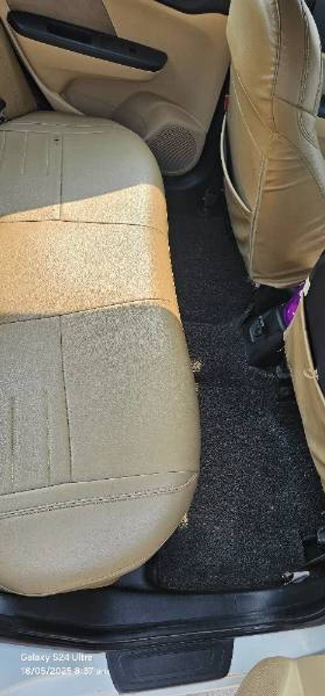 https://images10.gaadi.com/usedgaadi-sellcar/UsedCar/e5d9f7bda/13f89101-65f9-430d-a9e5-96b41c6d2710.jpg?imwidth=6401