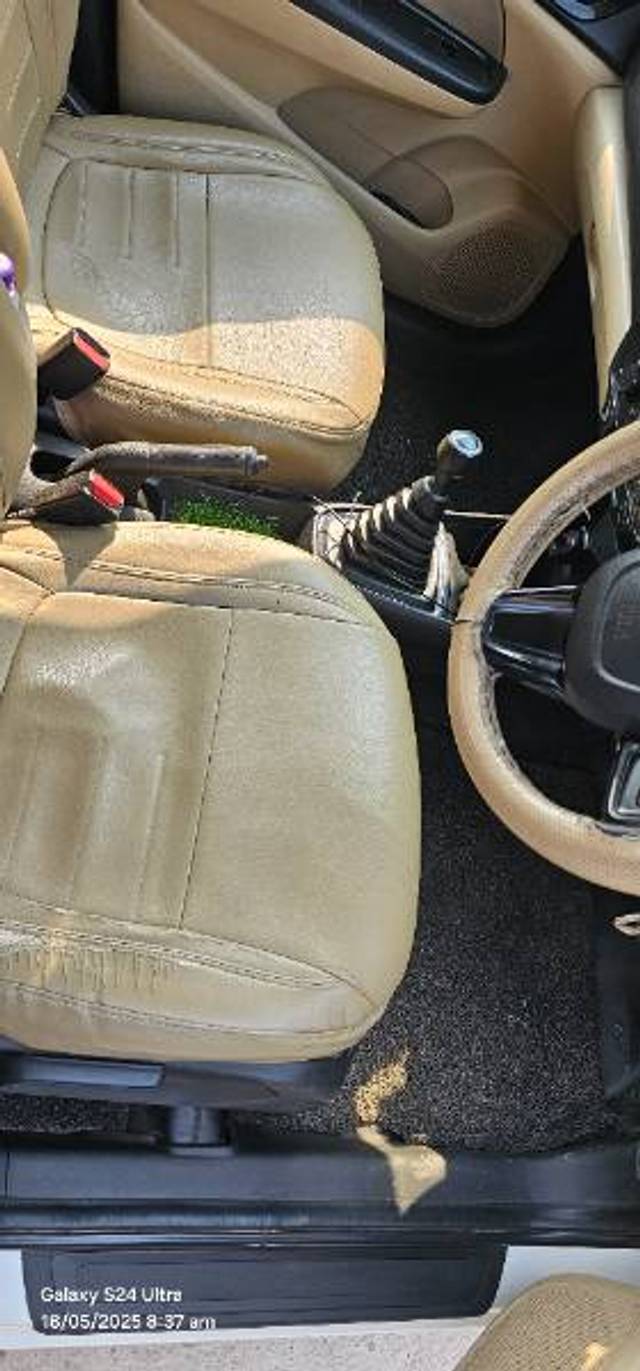 https://images10.gaadi.com/usedgaadi-sellcar/UsedCar/e5d9f7bda/4a0ec965-54b5-4253-b6d0-94a4591e3279.jpg?imwidth=6402
