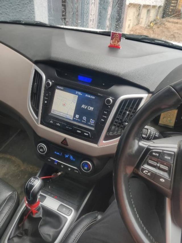 https://images10.gaadi.com/usedgaadi-sellcar/UsedCar/e5d9fa9ca/dc273798-e94b-455a-a20a-a5646bea2129.jpeg?imwidth=6402