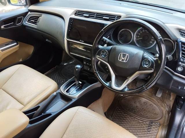 https://images10.gaadi.com/usedgaadi-sellcar/UsedCar/e5da24c6a/601ca1a4-831a-4bff-a179-86b1373cafed.jpg?imwidth=6401