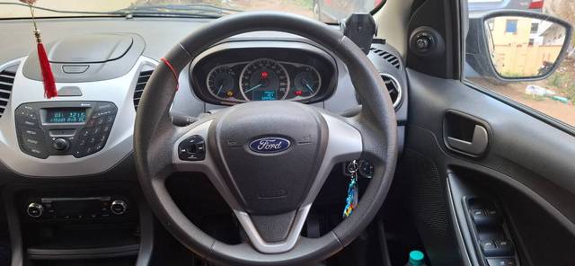 https://images10.gaadi.com/usedgaadi-sellcar/UsedCar/e5da359ca/cd09b76f-d59f-4f9a-965a-2541dfbf4a4d.jpg?imwidth=6400