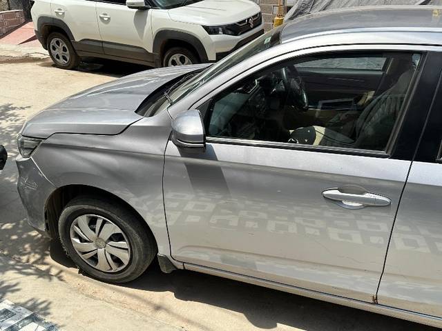 https://images10.gaadi.com/usedgaadi-sellcar/UsedCar/e5da54f1a/34f30c52-59ee-4ab7-a97e-569689238a7a.jpeg?imwidth=6402