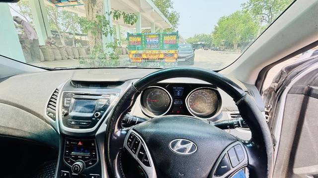 https://images10.gaadi.com/usedgaadi-sellcar/UsedCar/e5da8209a/b333449a-bd61-46ef-bc42-f803afc3eff2.jpeg?imwidth=6402