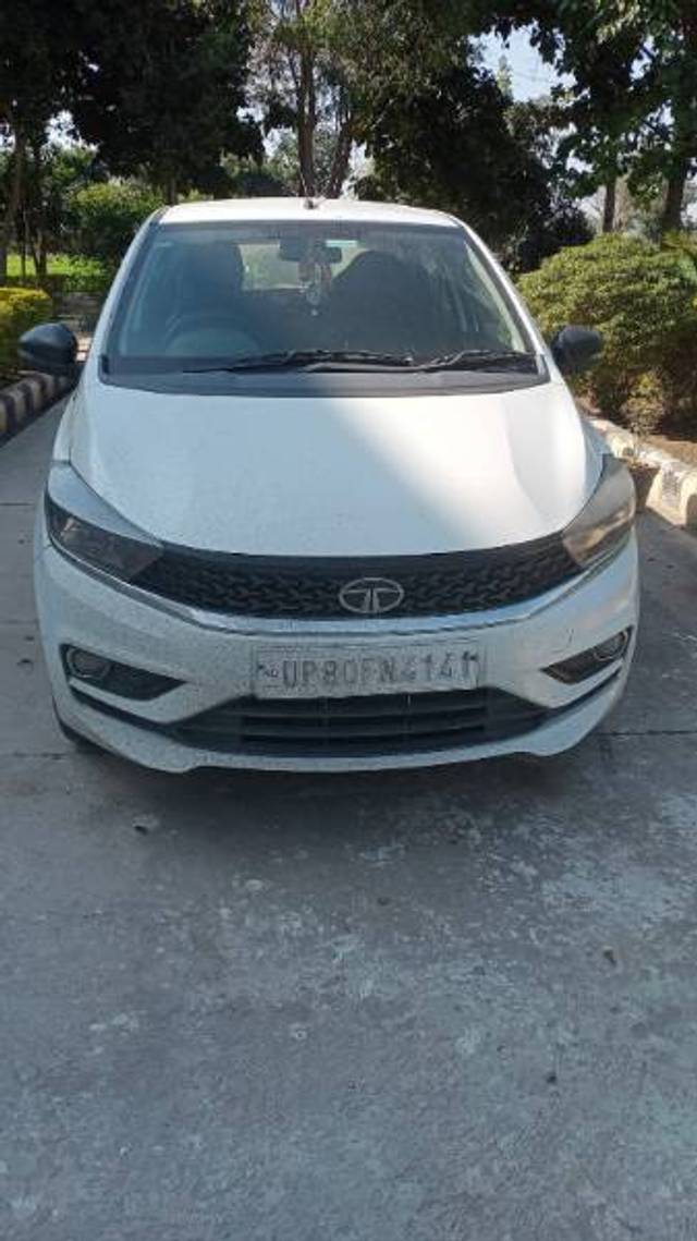 https://images10.gaadi.com/usedgaadi-sellcar/UsedCar/e5da8367a/2634eed4-507e-417f-995b-e407e1367d4c.jpg?imwidth=6400