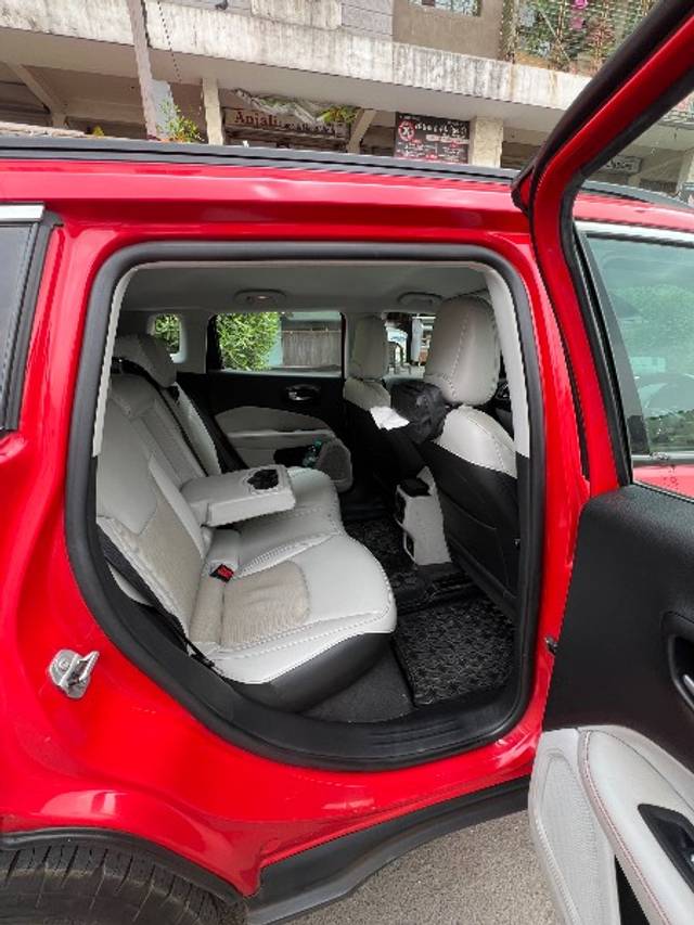 https://images10.gaadi.com/usedgaadi-sellcar/UsedCar/e5da8959a/eaa9118e-ccaf-4143-a17f-bf8a6de82952.jpeg?imwidth=6402