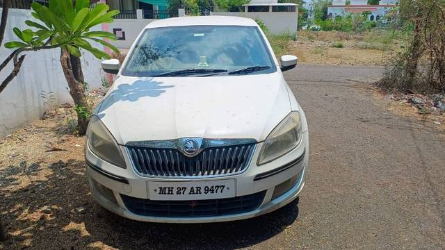 https://images10.gaadi.com/usedgaadi-sellcar/UsedCar/e5da9399a/e5b198ea-a039-4de3-b755-b198e2762d2f.jpg?imwidth=6400
