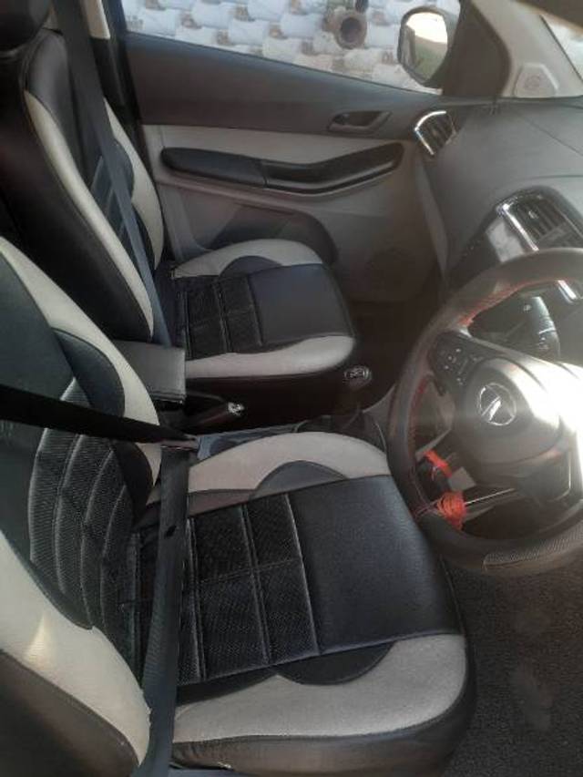https://images10.gaadi.com/usedgaadi-sellcar/UsedCar/e5dacae0a/47a38851-bdf1-481c-9162-74086b6c8cb2.jpg?imwidth=6402