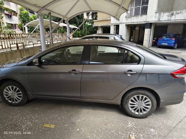 https://images10.gaadi.com/usedgaadi-sellcar/UsedCar/e5dae22da/aa8859ec-2ec6-4f1e-933a-3a17fb2e6d06.jpg?imwidth=6402