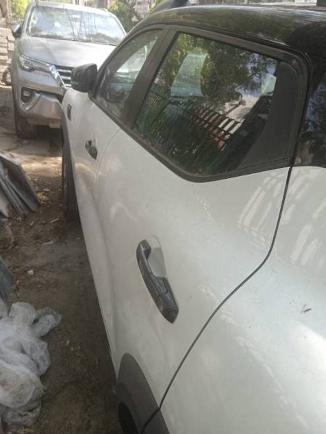 https://images10.gaadi.com/usedgaadi-sellcar/UsedCar/e5db101aa/52484f1b-cf66-457a-b4b5-17063fccf05a.jpeg?imwidth=6402