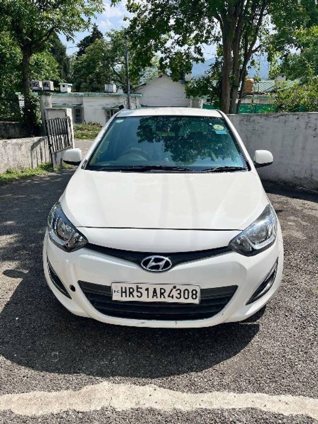 https://images10.gaadi.com/usedgaadi-sellcar/UsedCar/e5db2fe5a/0738c57d-9669-4868-afae-61885ce74d18.jpeg?imwidth=6400