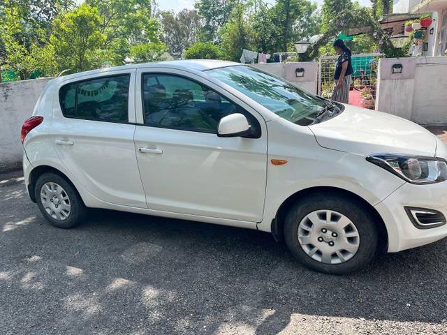 https://images10.gaadi.com/usedgaadi-sellcar/UsedCar/e5db2fe5a/1ba52d93-57ec-4c49-99bb-c398e2e44ea3.jpeg?imwidth=6402