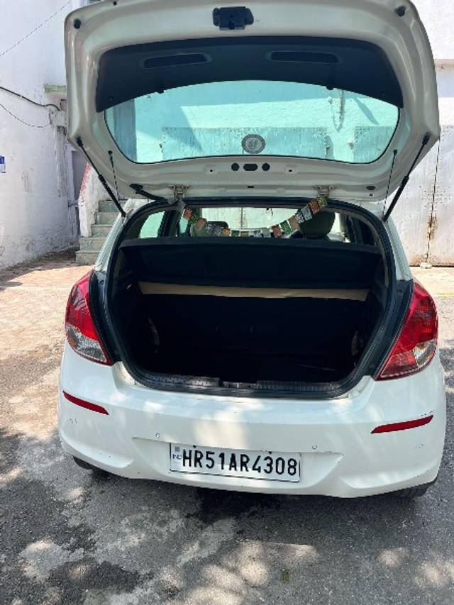 https://images10.gaadi.com/usedgaadi-sellcar/UsedCar/e5db2fe5a/b57db5bc-2d30-4e1f-9ad9-d52475ea43f0.jpeg?imwidth=6401
