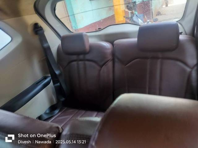 https://images10.gaadi.com/usedgaadi-sellcar/UsedCar/e5db31eda/0e13e254-00f6-4e7e-b8f8-929a4b7e5936.jpg?imwidth=6402