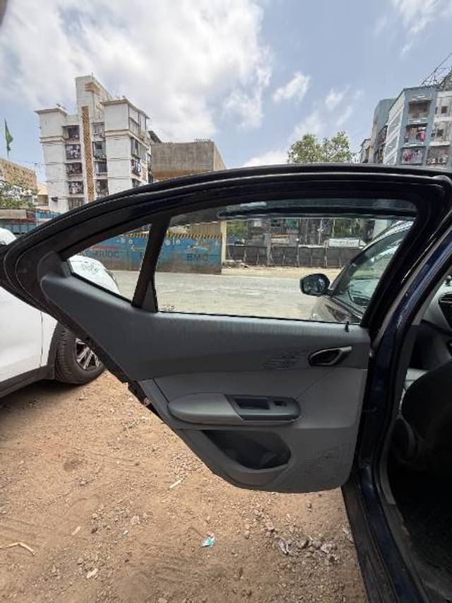 https://images10.gaadi.com/usedgaadi-sellcar/UsedCar/e5db4afaa/0057ea7d-0aa3-4af5-affb-922b64b55950.jpg?imwidth=6402