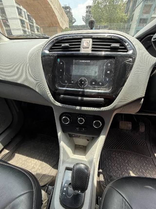 https://images10.gaadi.com/usedgaadi-sellcar/UsedCar/e5db4afaa/fdf5053a-24ca-4012-ae63-02fd6177a5b6.jpg?imwidth=6401