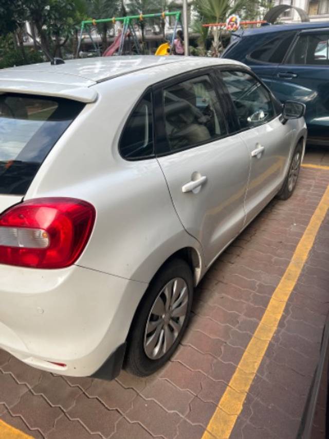 https://images10.gaadi.com/usedgaadi-sellcar/UsedCar/e5db7b0ca/9e9faca7-720b-4ada-a423-51c6497f9b22.jpg?imwidth=6401