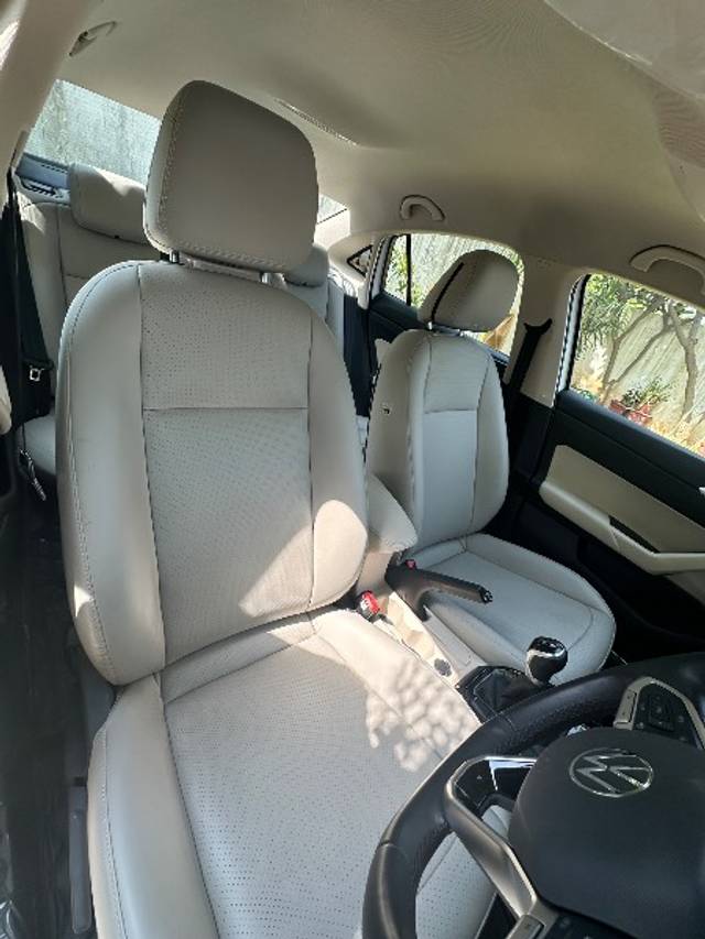 https://images10.gaadi.com/usedgaadi-sellcar/UsedCar/e5db7b94a/67abd673-2dee-4bb5-9d3d-0acc7f14da2d.jpeg?imwidth=6401