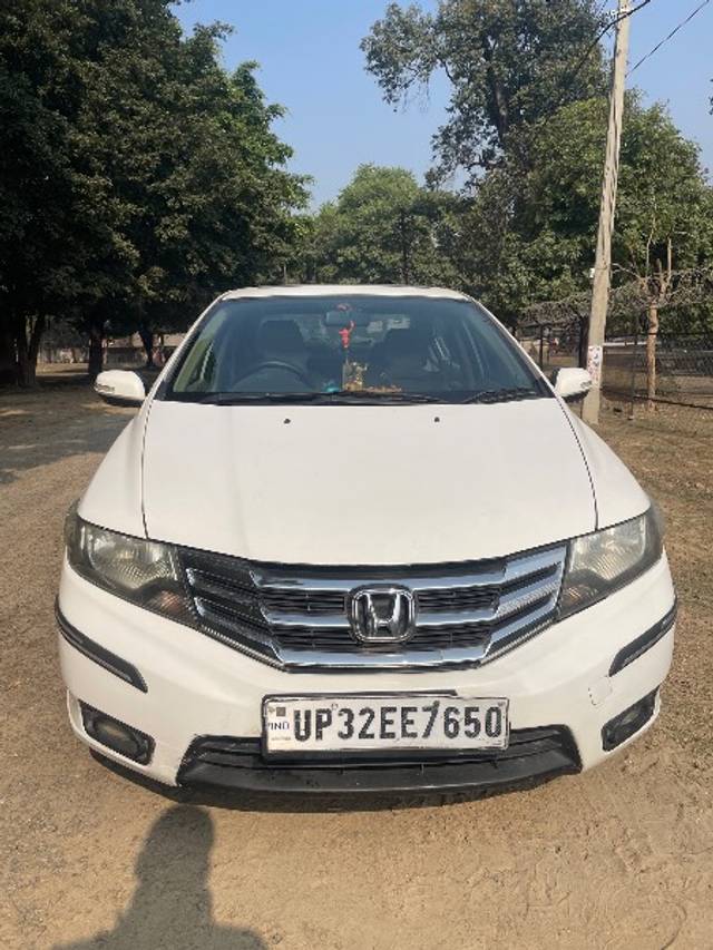 https://images10.gaadi.com/usedgaadi-sellcar/UsedCar/e5dbbcd7a/11fbacdd-dcc6-4467-b962-caeb43f5e9c4.jpeg?imwidth=6400