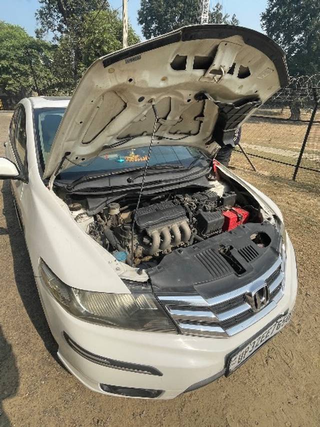 https://images10.gaadi.com/usedgaadi-sellcar/UsedCar/e5dbbcd7a/628763cb-bb63-4ae6-8c8d-b11931f3ca3c.jpeg?imwidth=6402