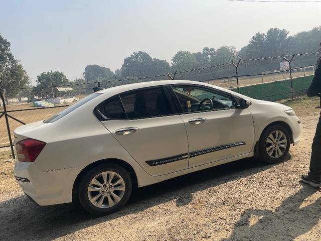 https://images10.gaadi.com/usedgaadi-sellcar/UsedCar/e5dbbcd7a/efe1450f-911a-46d5-a1d4-32ebf8a13caf.jpeg?imwidth=6401