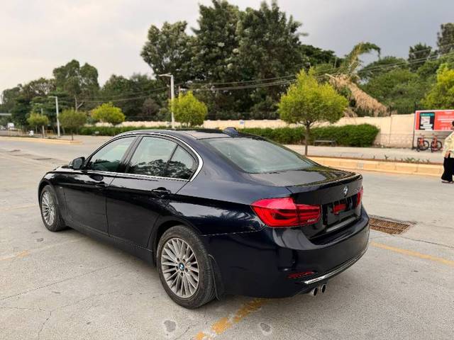 https://images10.gaadi.com/usedgaadi-sellcar/UsedCar/e5dc240ca/70ab4b4d-dc99-4024-8ae6-34531cc847a9.jpg?imwidth=6401