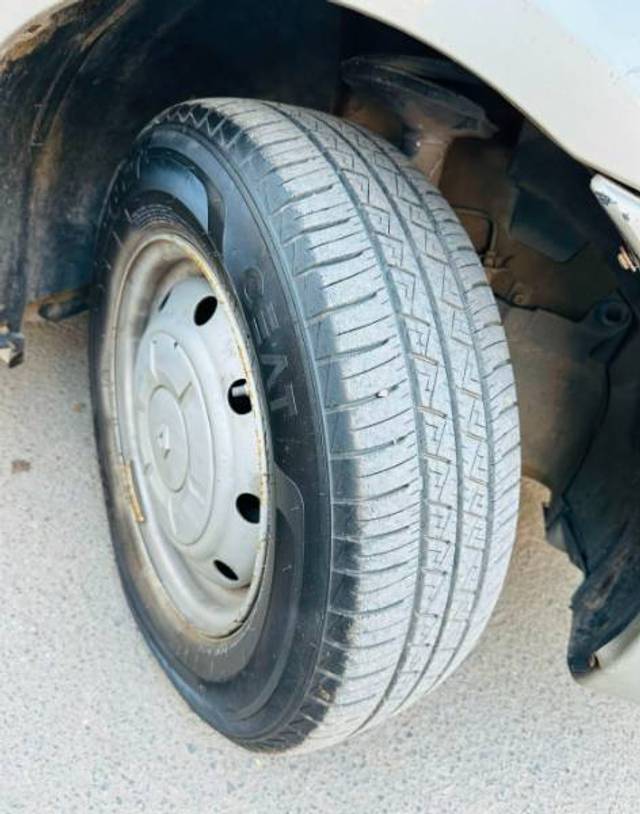 https://images10.gaadi.com/usedgaadi-sellcar/UsedCar/e5dc30b9a/dbdc37b1-d065-4bf5-84f9-f24a385ba587.jpg?imwidth=6400