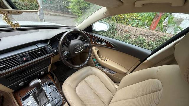 https://images10.gaadi.com/usedgaadi-sellcar/UsedCar/e5dc6309a/295e72d0-ba9d-4d63-addc-4b8bd31a88b9.jpg?imwidth=6401