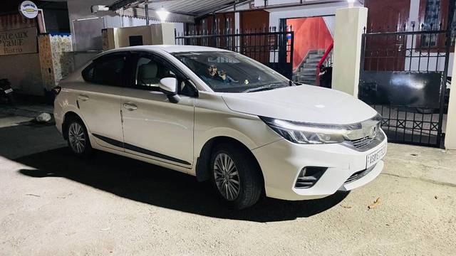 https://images10.gaadi.com/usedgaadi-sellcar/UsedCar/e5dc9835a/fb58d804-c983-4ded-bf06-f49221beb52b.jpg?imwidth=6401