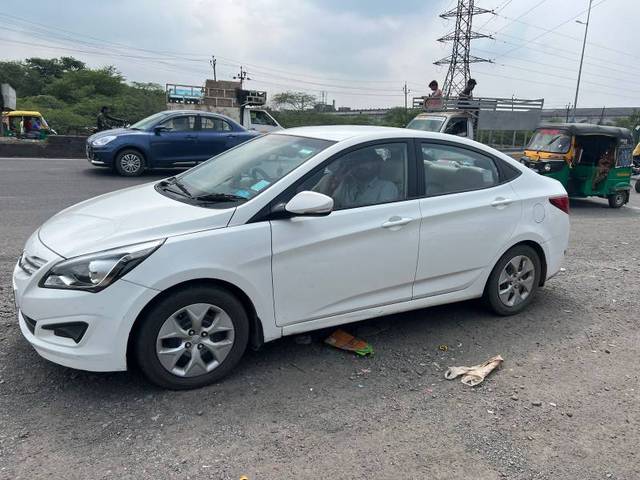 https://images10.gaadi.com/usedgaadi-sellcar/UsedCar/e5dcbb42a/7e69263f-436c-492d-8a40-4318b37a1ec6.jpg?imwidth=6400