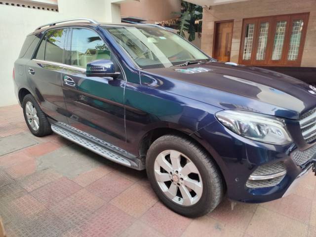 https://images10.gaadi.com/usedgaadi-sellcar/UsedCar/e5dcc2cea/bff8c287-e868-4747-952a-3001dc6a81ce.jpeg?imwidth=6400