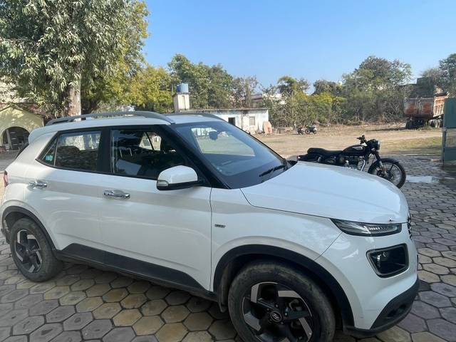 https://images10.gaadi.com/usedgaadi-sellcar/UsedCar/e5dccdefa/73ad4a98-2898-4ca3-ae43-fcb1e157e117.jpeg?imwidth=6400
