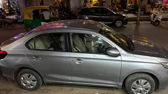 https://images10.gaadi.com/usedgaadi-sellcar/UsedCar/e5dce91fa/75efabeb-7c42-4604-9c05-7f82325fae46.jpeg?imwidth=6401