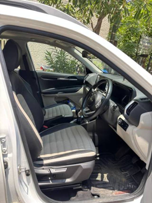 https://images10.gaadi.com/usedgaadi-sellcar/UsedCar/e5ddc65ca/5dfb58ec-dab3-4a32-bc4b-59b7ba733bfb.jpeg?imwidth=6402