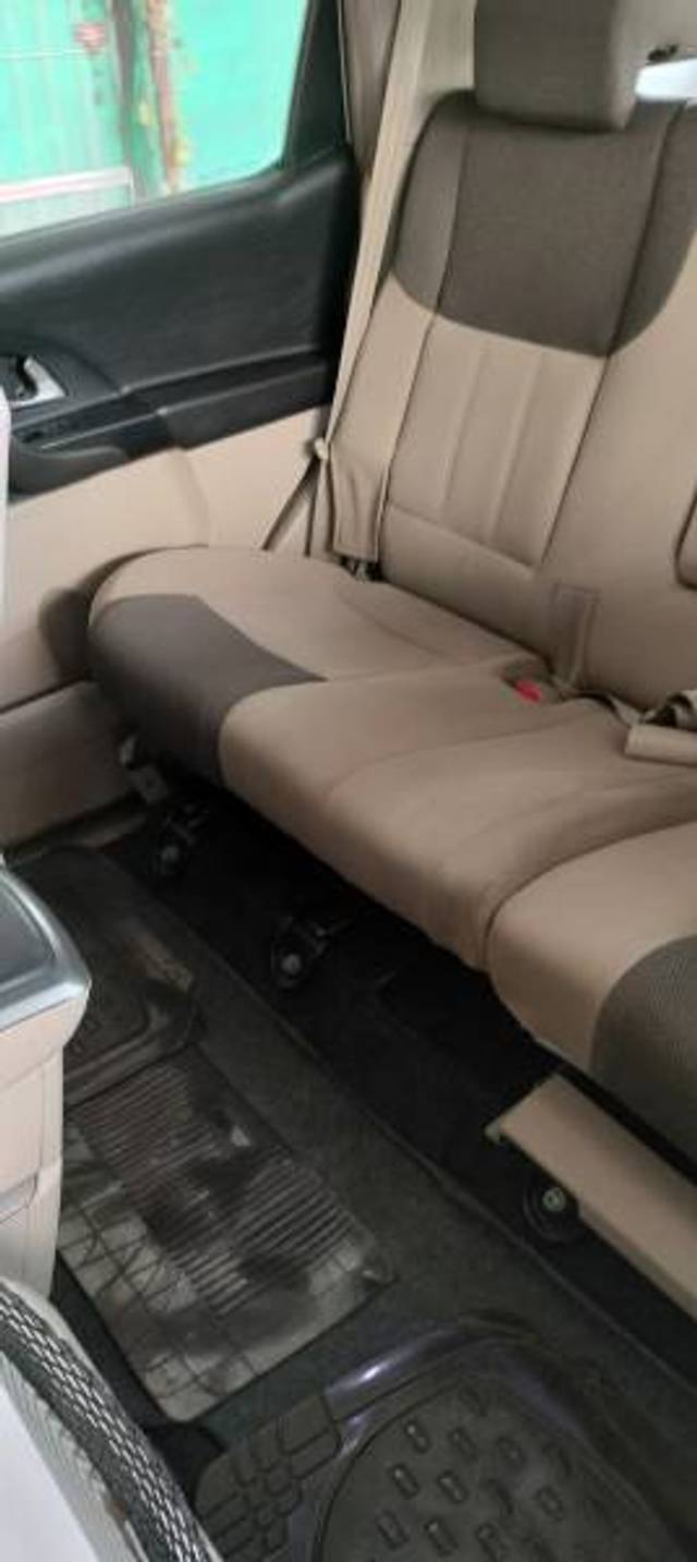 https://images10.gaadi.com/usedgaadi-sellcar/UsedCar/e5de0f5ba/821fb69e-936f-47d6-a70c-d1802b611f4f.jpg?imwidth=6402