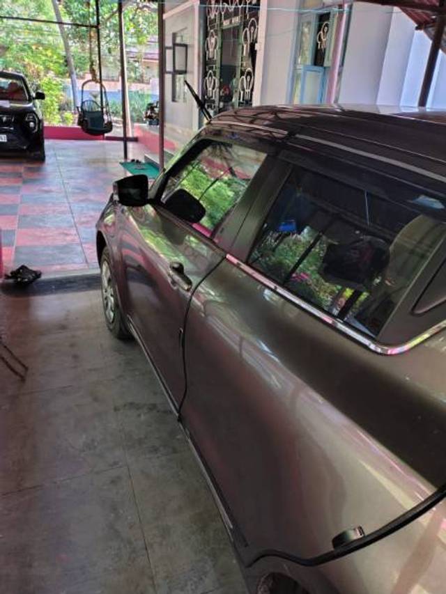 https://images10.gaadi.com/usedgaadi-sellcar/UsedCar/e5de9f9aa/70a31cfb-1a3c-4fa1-8a85-de031dd67666.jpg?imwidth=6402