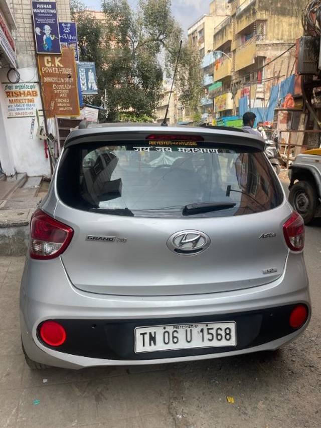 https://images10.gaadi.com/usedgaadi-sellcar/UsedCar/e5dea8d0a/3ffe10ff-8d1d-48e5-899d-e60fb8a1d8b1.jpeg?imwidth=6401