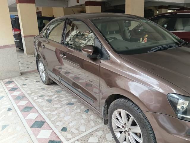 https://images10.gaadi.com/usedgaadi-sellcar/UsedCar/e5deca81a/21b9bdd1-c4a3-4502-9b77-98e0dd259e59.jpeg?imwidth=6401