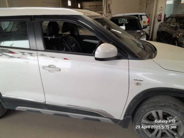 https://images10.gaadi.com/usedgaadi-sellcar/UsedCar/e5df0023a/b8117248-7bca-44a9-b7a1-9131b9971a23.jpg?imwidth=6401